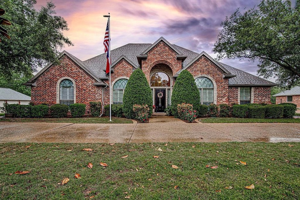 1315 Wedgewood Dr, Cleburne, TX 76033 - photo 1