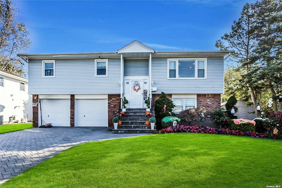 2504 Randy Ln, Bellmore, NY 11710 - photo 1