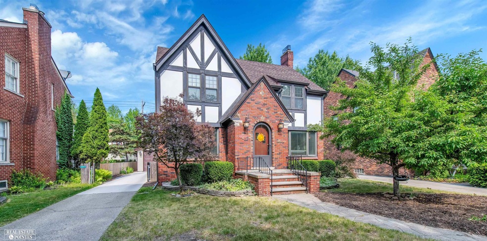 1346 Bishop Rd, Grosse Pointe Park, MI 48230 - photo 1