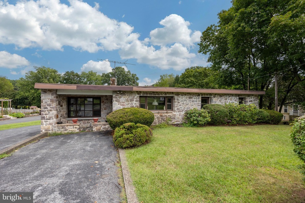 1071 Favinger Rd, Pottstown, PA 19465 - photo 1