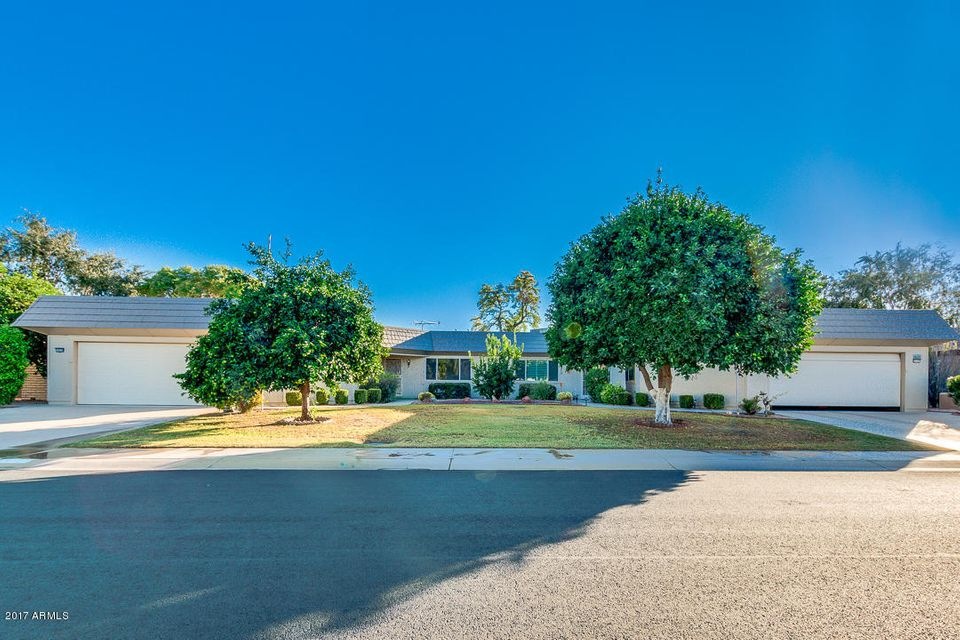10129 W Pineaire