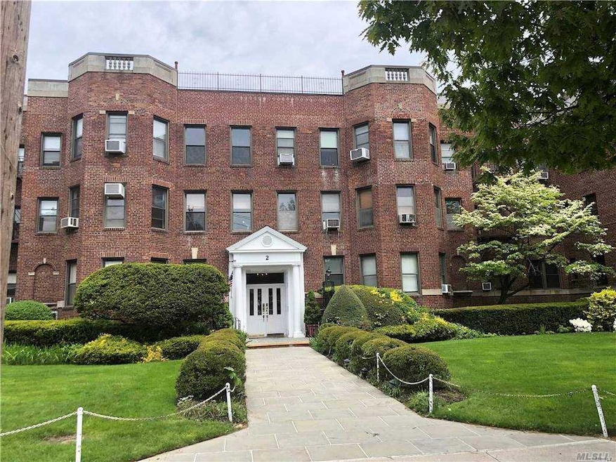 2 Herrick Dr unit 3E, Lawrence, NY 11559 - photo 1