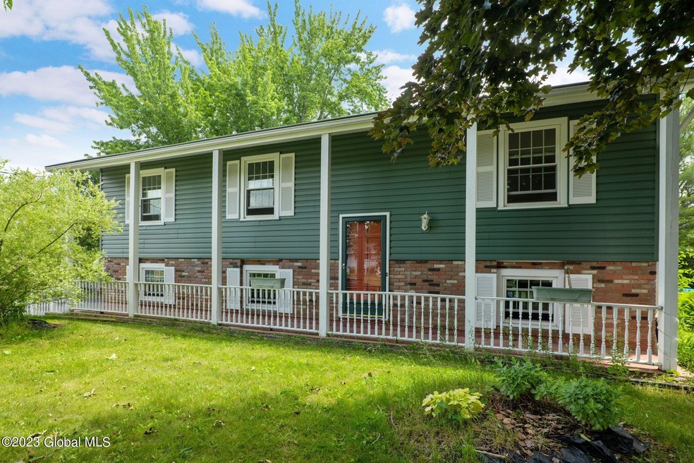 137 Horstman Dr, Schenectady, NY 12302 - photo 1