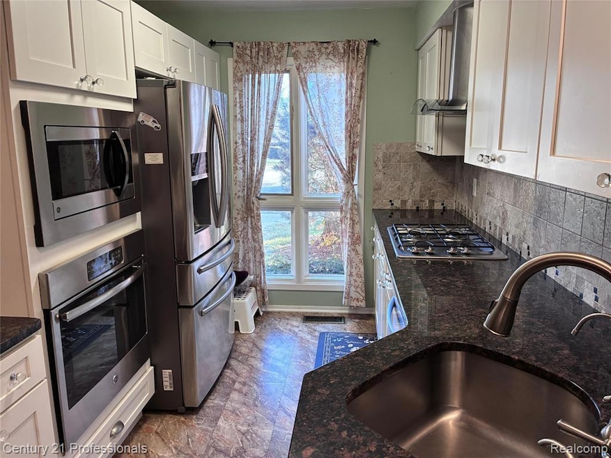 1082 Greenhills Dr, Ann Arbor, MI 48105 - photo 1