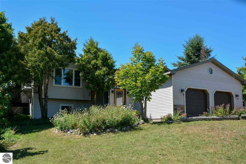 8606 E Lincoln Rd, Cedar, MI 49621 - photo 1