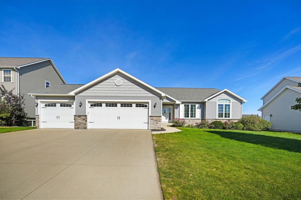 1714 Quail Ridge Rd, Cedar Falls, IA 50613 - photo 1