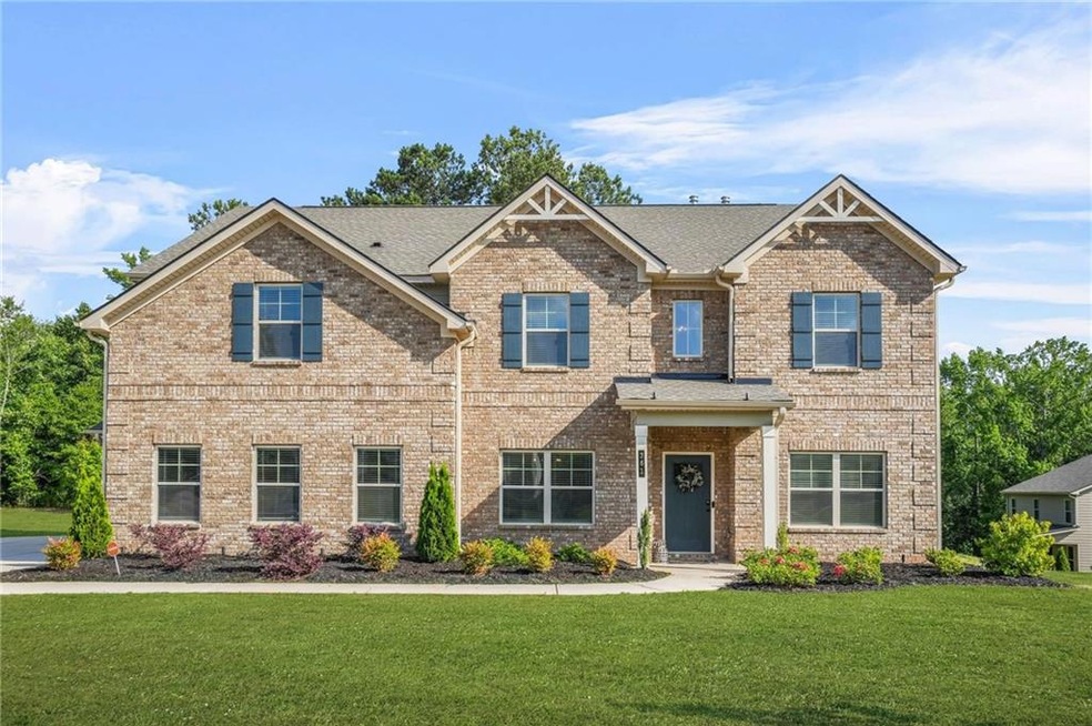 Craftsman inspired home featuring a front lawn and brick siding