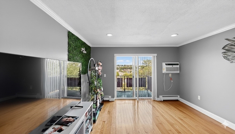 70 Warren Ave unit 4-1, Chelsea, MA 02150 - photo 1