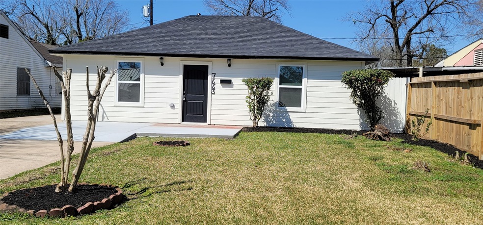 7663 Greenstone St, Houston, TX 77087 - photo 1