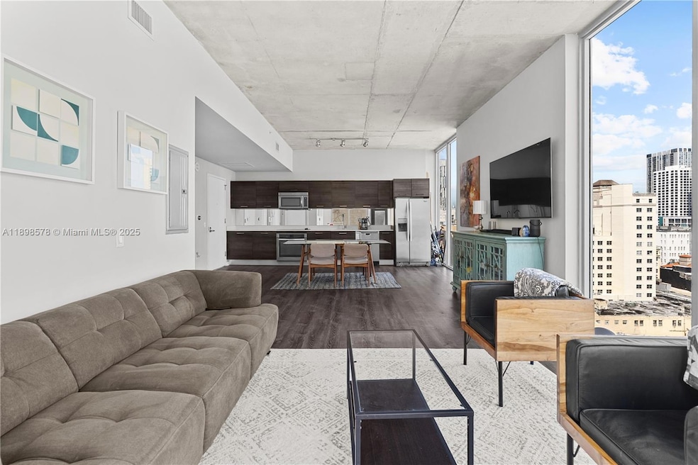 Centro unit 1402, Miami, FL 33131 - photo 1