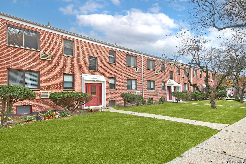 4 Lawrence Dr unit C, White Plains, NY 10603 - photo 1