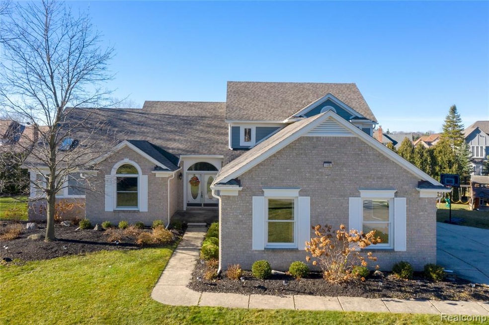 1009 Dobson Ln, Bloomfield Hills, MI 48304 - photo 1