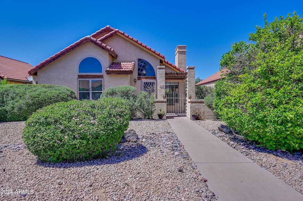 1930 E Citation Ln, Tempe, AZ 85284 - photo 1