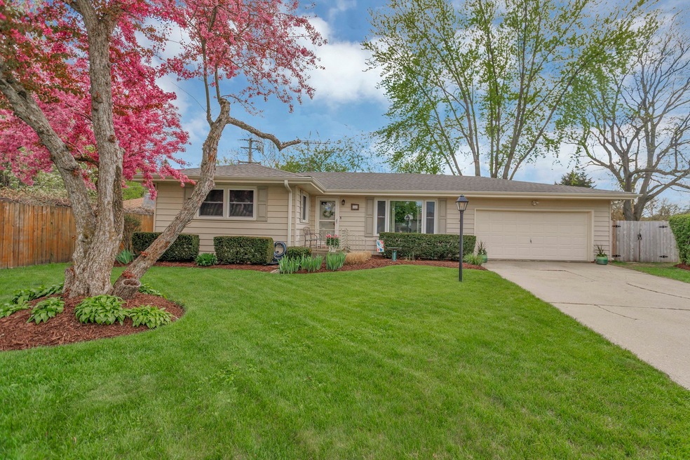 804 Balmoral Ct unit 1, East Dundee, IL 60118 - photo 1