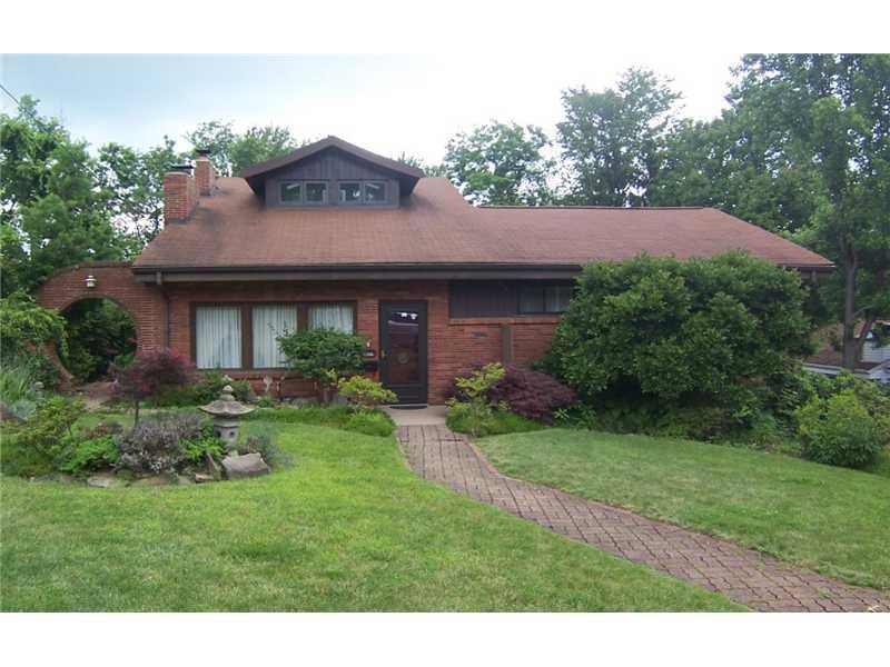 Exterior Front. Charming ranch with loft addition 