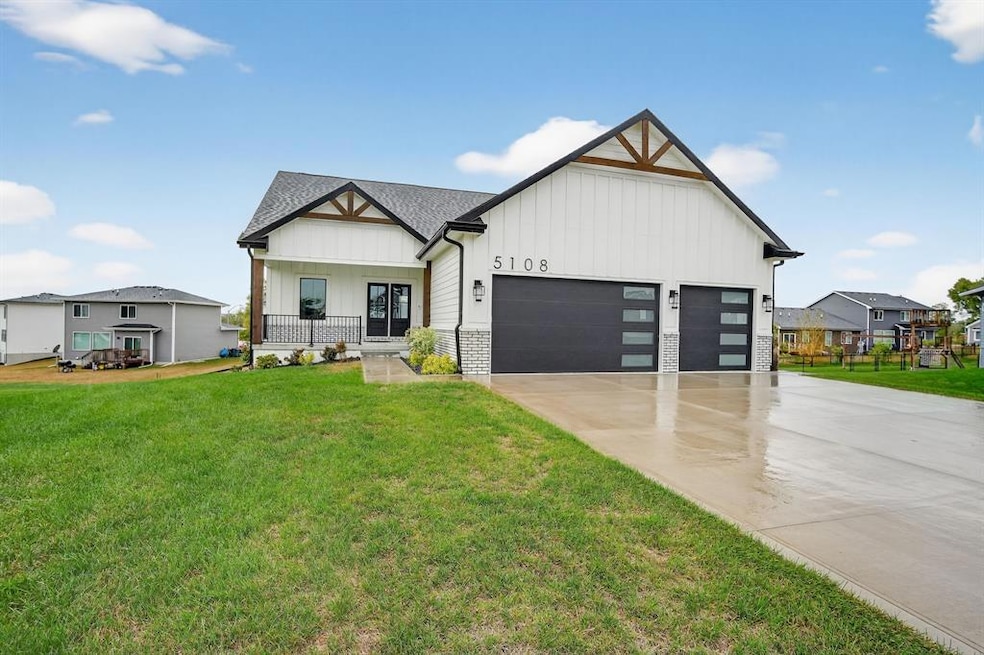 5108 154th Cir, Urbandale, IA 50323 - photo 1