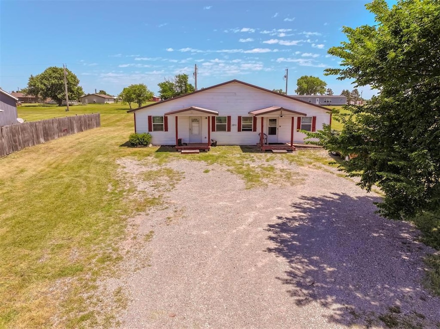 View of front of property with gravel driveway
