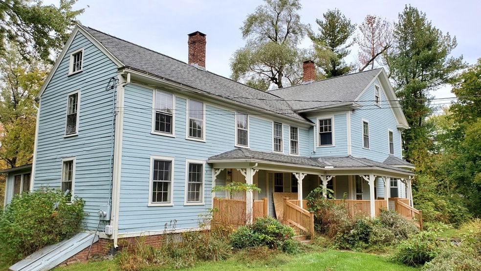 191 Middle St unit 193, Amherst, MA 01002 - photo 1