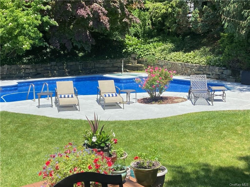 8 Jeanne Place, Armonk, NY 10504 - photo 1