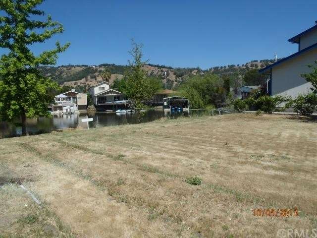 Large lot next to 653 Spinnaker.