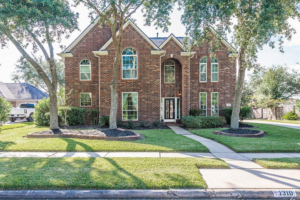 1310 Edgewater Dr, Friendswood, TX 77546 - photo 1