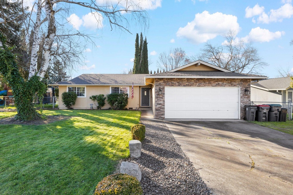 1499 Papago Dr, Medford, OR 97504 - photo 1