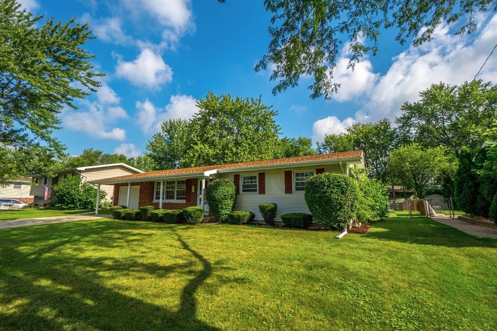 220 Las Olas Dr, Crown Point, IN 46307 - photo 1