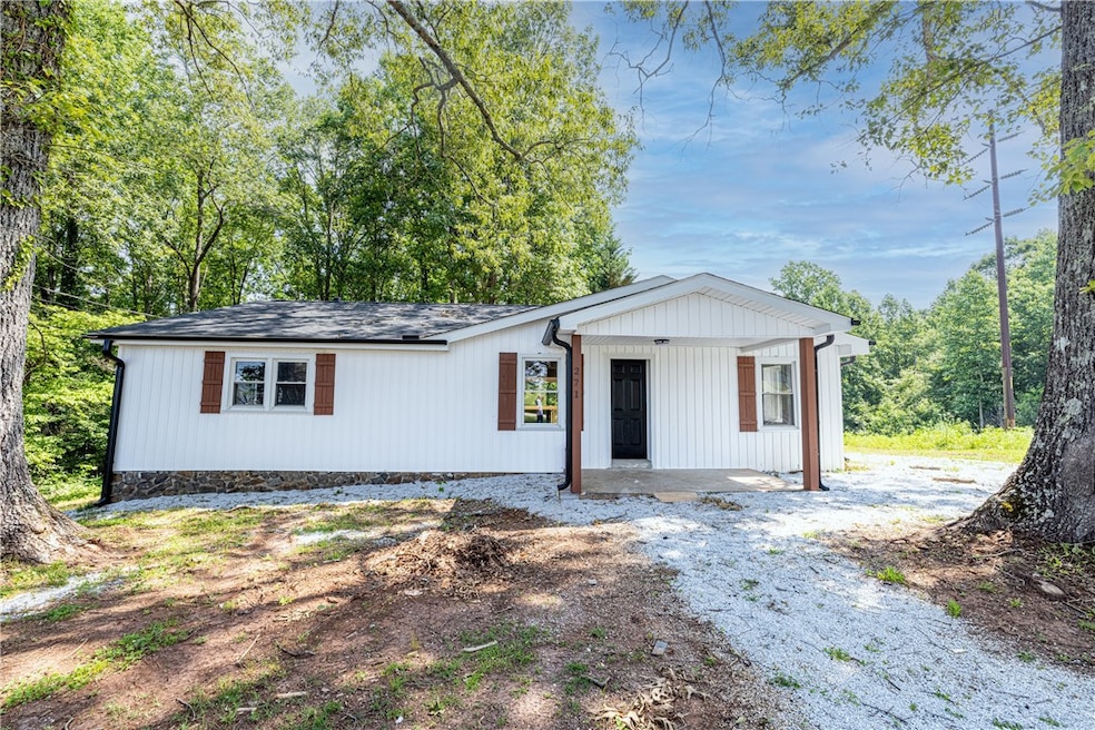 271 Lecroy Rd, Walhalla, SC 29691 - photo 1