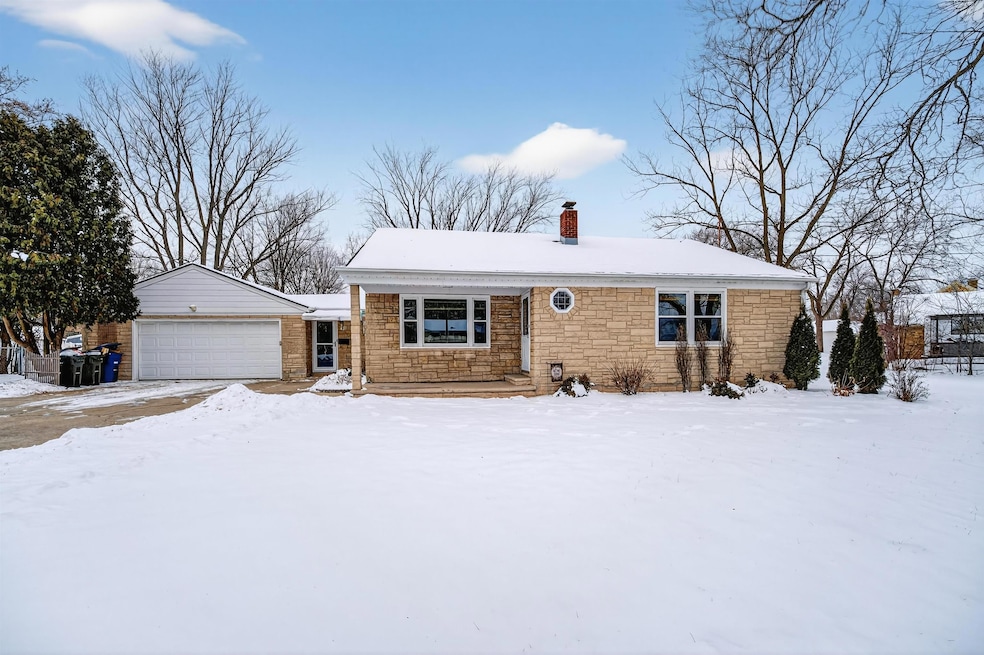 1120 S 6th St, de Pere, WI 54115 - photo 1