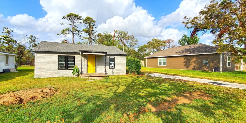 6935 Finch St, Houston, TX 77028 - photo 1