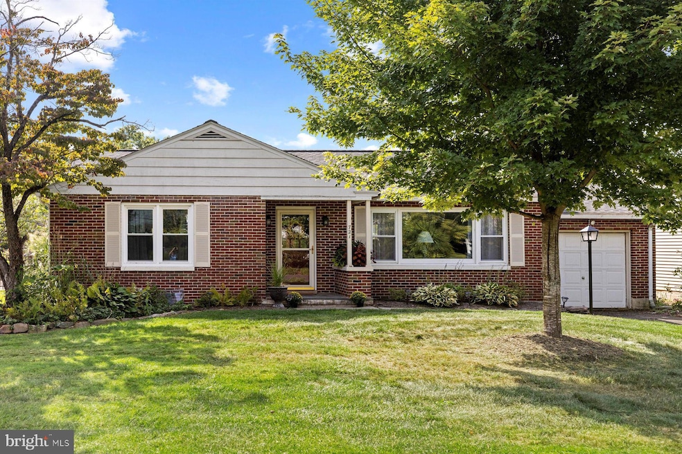 721 Edgewood Rd, Riegelsville, PA 18077 - photo 1