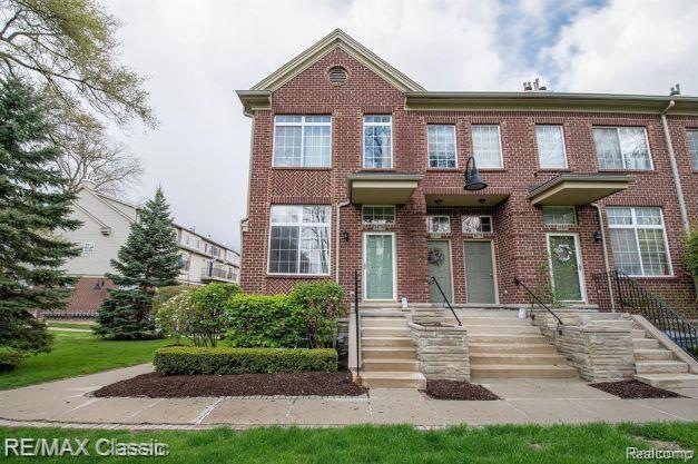 1474 Crimson Way End Unit Front Elevation