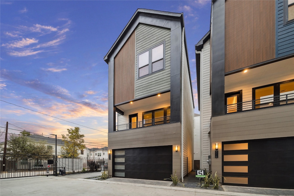 817 Thornton Rd unit G, Houston, TX 77018 - photo 1