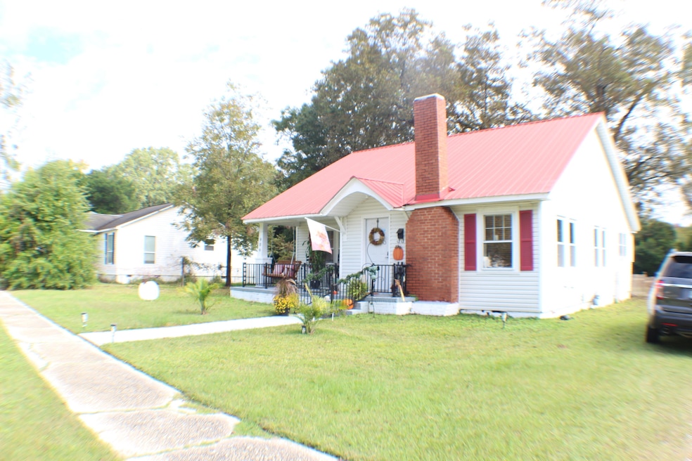 906 Fair St, Camden, SC 29020 - photo 1