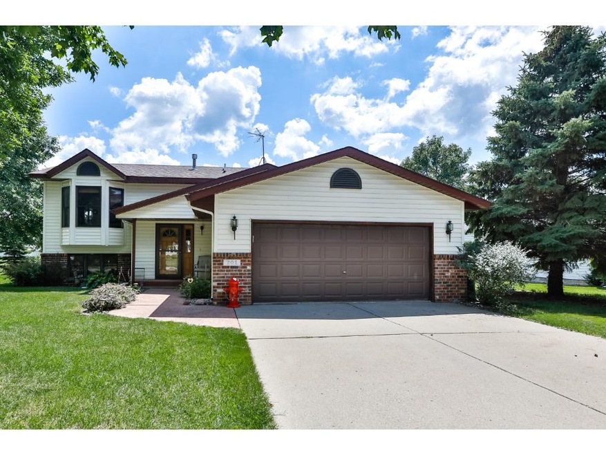 Great Location to Schools, Park & Town!5 Bedrooms,