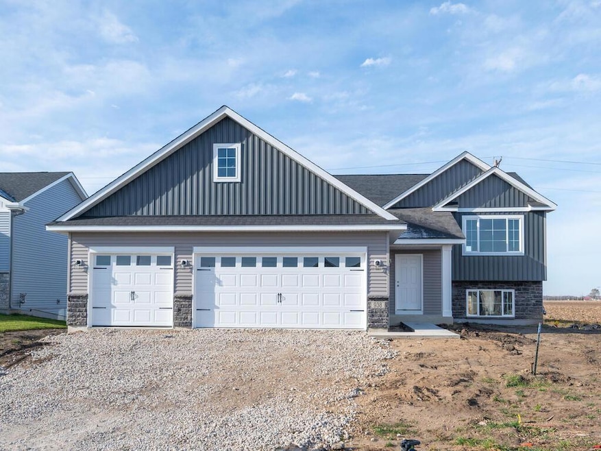 938 Prestwick Dr, Belle Plaine, MN 56011 - photo 1