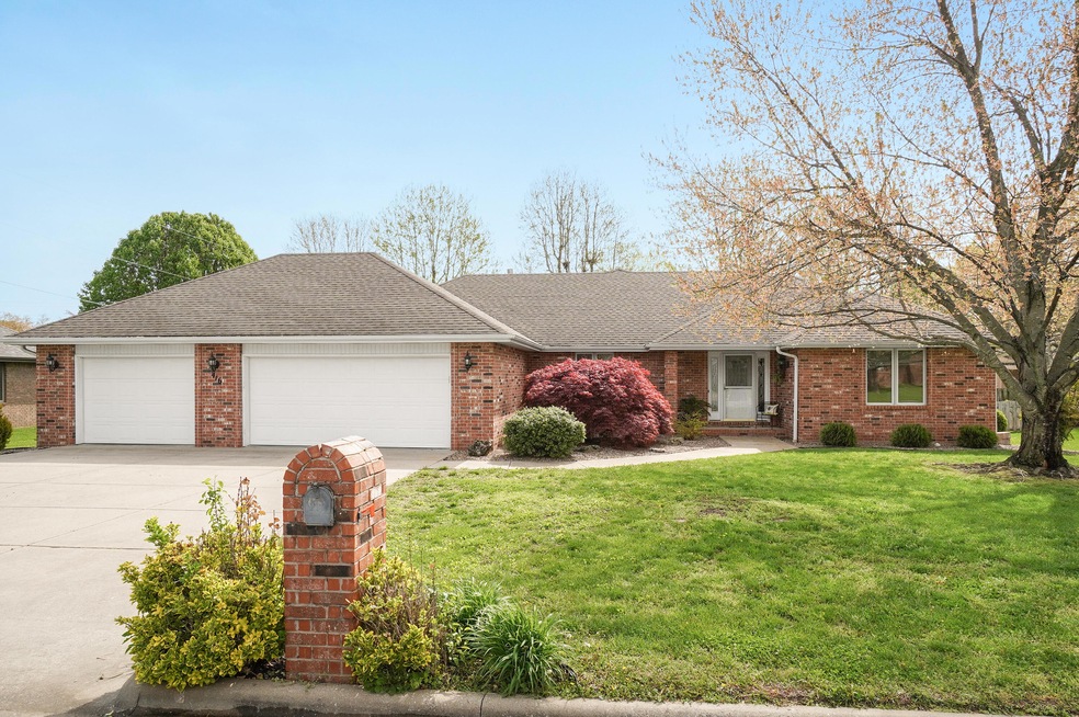 416 Sequoia Dr-1