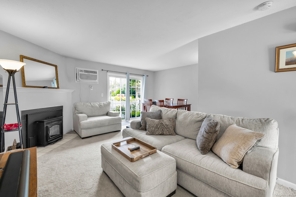 7 Taft Point unit 54, Waterbury, CT 06708 - photo 1