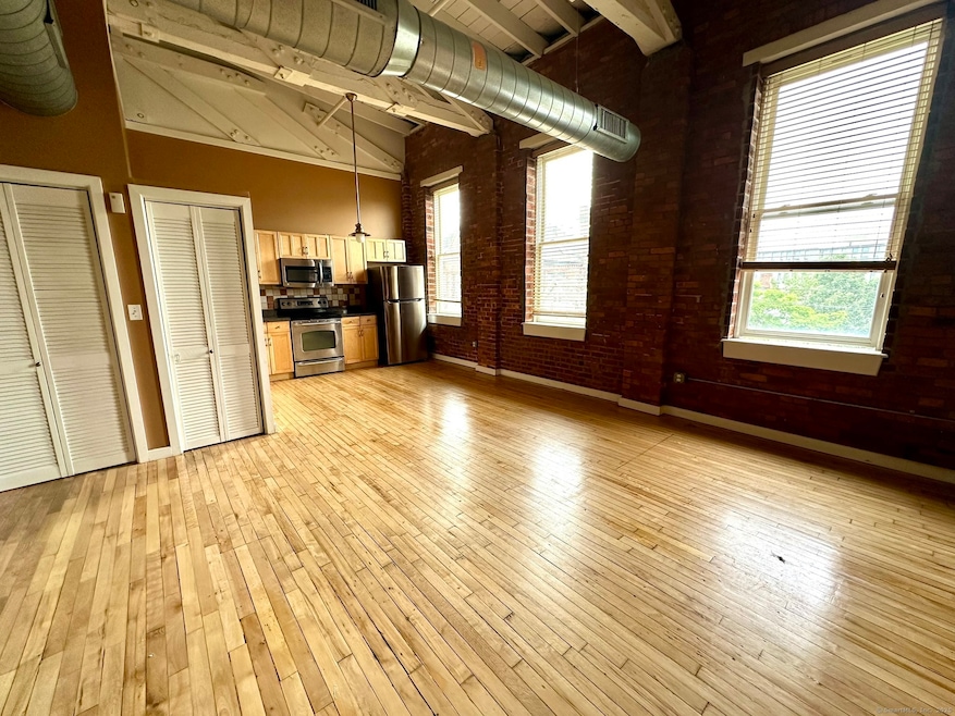 325 Lafayette St unit 3303, Bridgeport, CT 06604 - photo 1