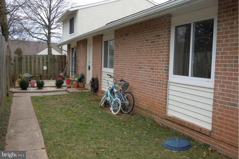 9311 Woodlea Ct unit 9311, Manassas, VA 20110 - photo 1