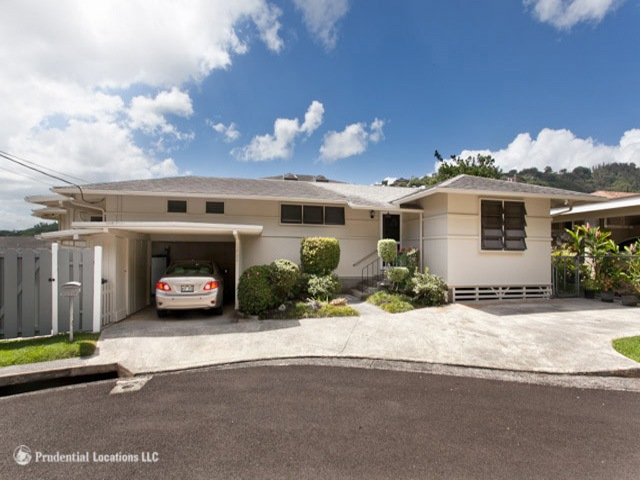 Remodeled 3-bdrm 2-bath home on Kekuanoni St. cul-de-sac