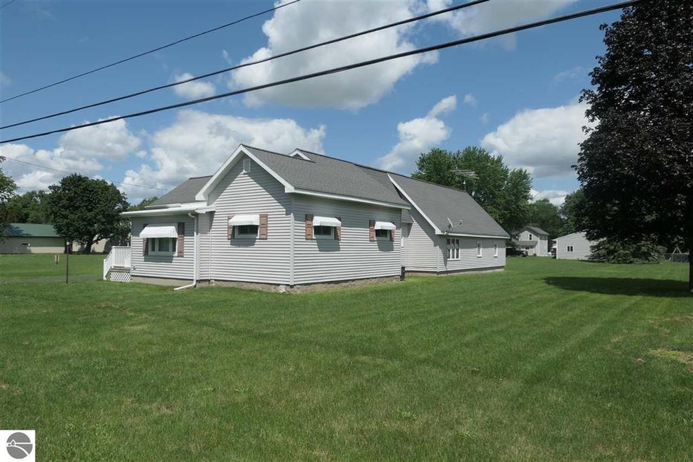 8123 S Garlock Rd, Carson City, MI 48811 - photo 1