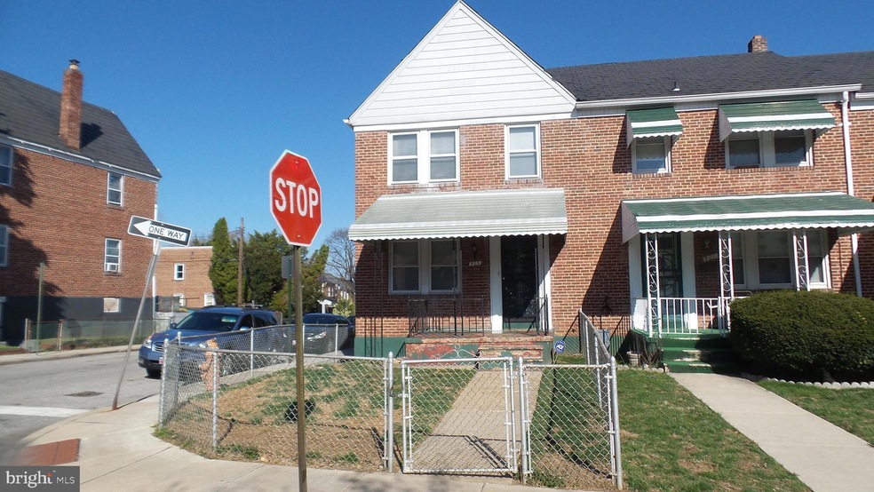 923 Wildwood Pkwy, Baltimore, MD 21229 - photo 1