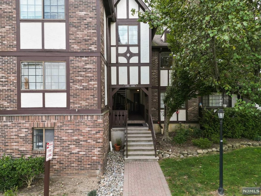 1205 Faulkner Ct, Mahwah, NJ 07430 - photo 1