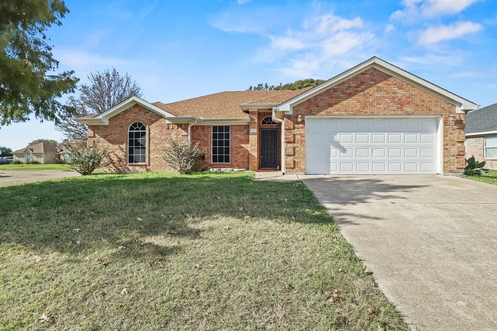 401 Barbara Jean Ln, Burleson, TX 76028 - photo 1