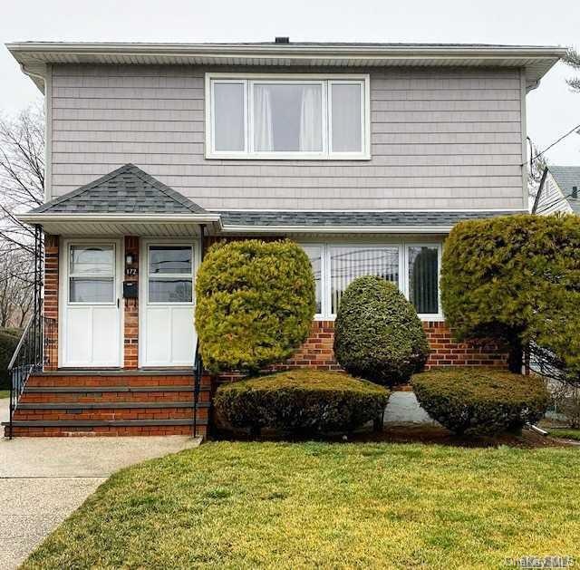 172 Meadowsweet Rd, Mineola, NY 11501 - photo 1