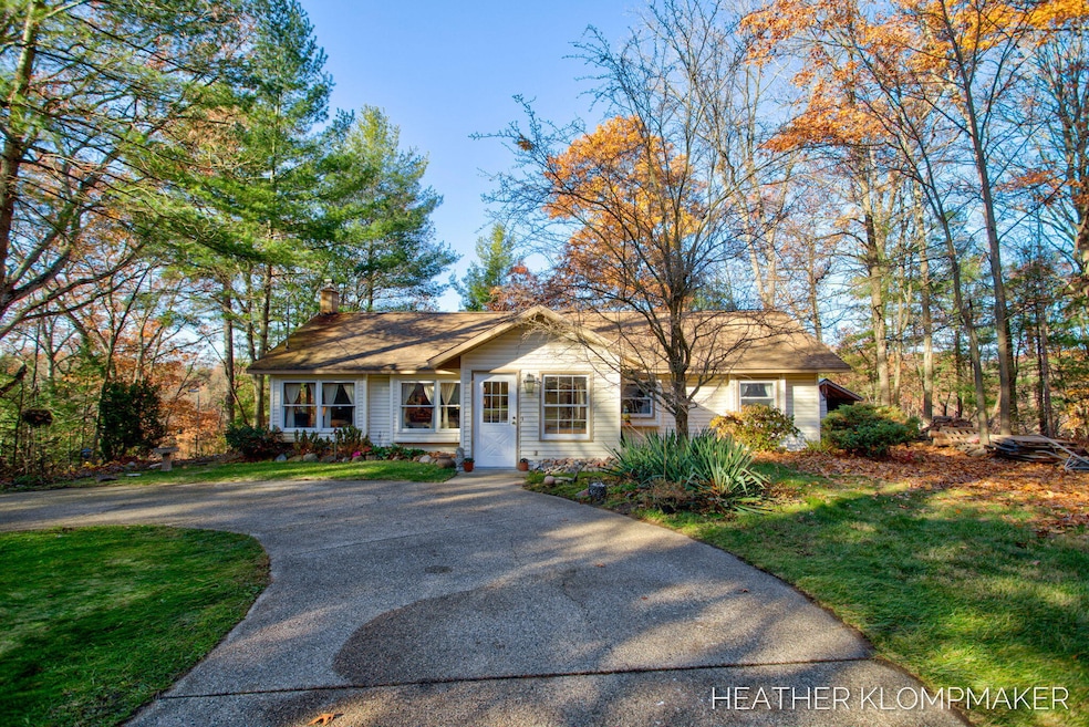 1882 Dillingham Dr, Allegan, MI 49010 - photo 1