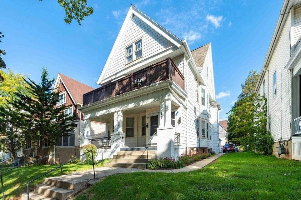 2962 N Cramer St unit 2964, Milwaukee, WI 53211 - photo 1