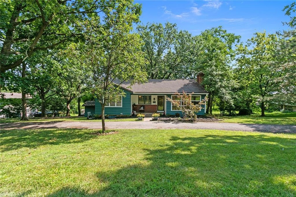 6311 Sherwood Ln, Shawnee, KS 66203 - photo 1