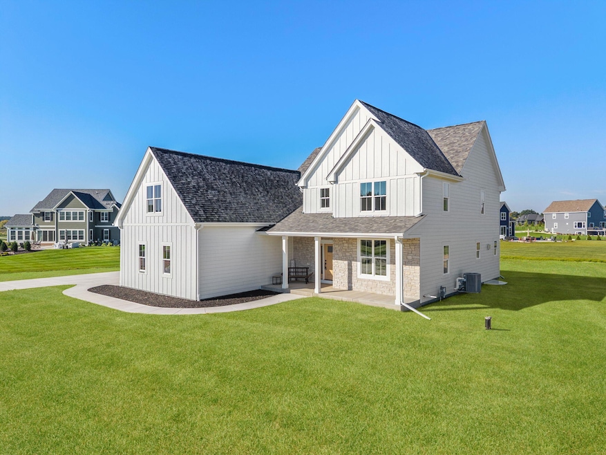 W276N8387 Marshall Dr, Hartland, WI 53029 - photo 1